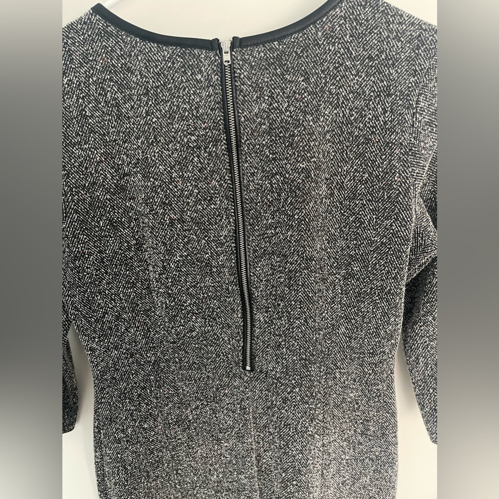 H&M salt & pepper grey 3/4 sleeve structured dress with black piping detail - Picture 4 of 6